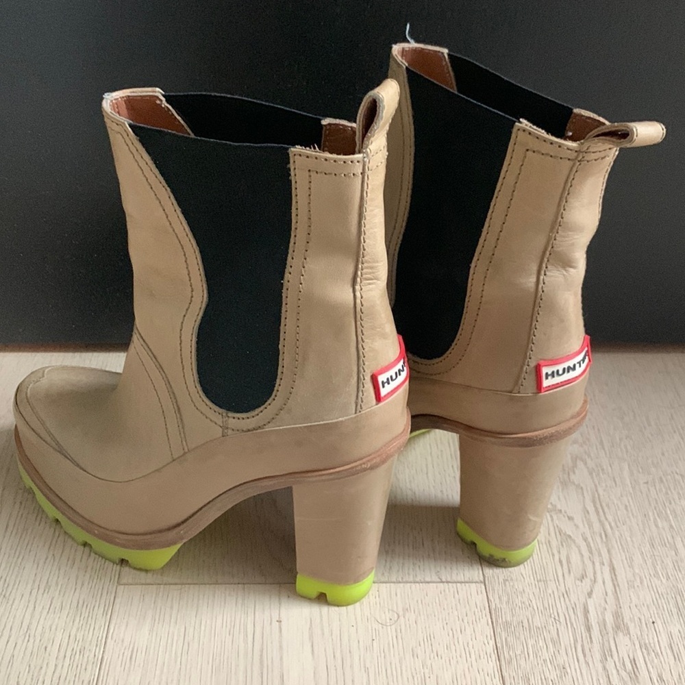 Hunter Bell Tan and Black Ankle Boots